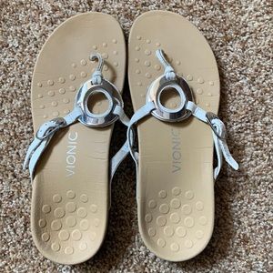 Vionic white sandals